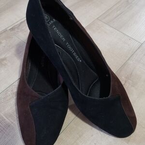 Tender Tootsies swede shoes